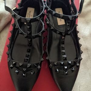 Valentino Rockstud black on black flats